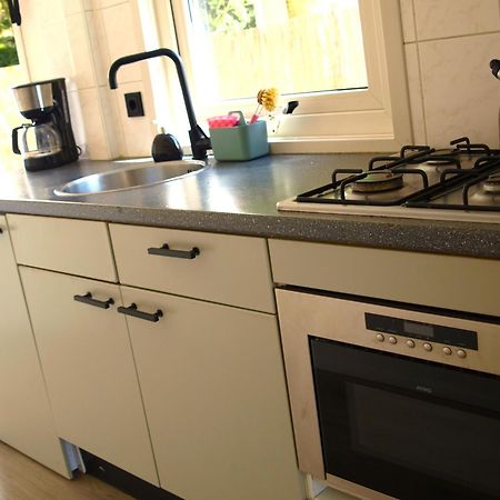 Gezellig Gemoderniseerd Chalet Op De Veluwe Putten Eksteriør bilde